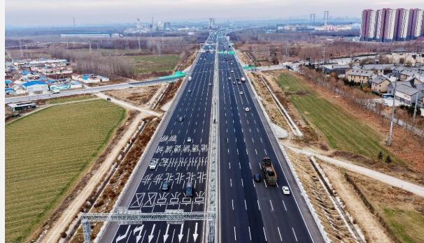 全國首個(gè)“六改十二車道”高速公路改擴(kuò)建項(xiàng)目建成通車