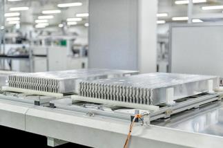 原材料價格飆升傳導(dǎo)至終端 動力電池產(chǎn)業(yè)鏈漲價潮起