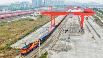 2026年首趟鐵海聯(lián)運“重慶造”新能源汽車專列啟程