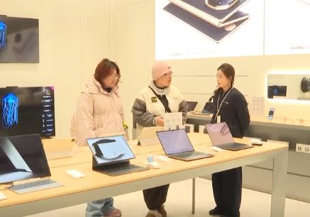 惠民“大禮包”點燃消費熱情 “政府補貼+企業(yè)讓利”吹動消費市場“一池春水”