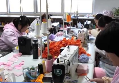 創(chuàng)意、速度讓馬年玩具市場“熱辣滾燙” 訂單火爆促企業(yè)“開足馬力”生產(chǎn)