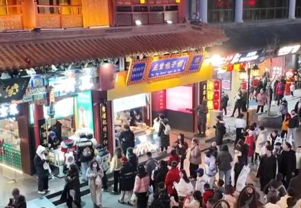 老字號“破圈突圍”煥發(fā)新活力 創(chuàng)新觸“潮”擁抱新消費