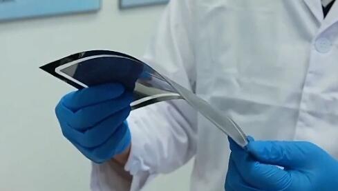 我國科學(xué)家成功研發(fā)疊層柔性太陽能電池