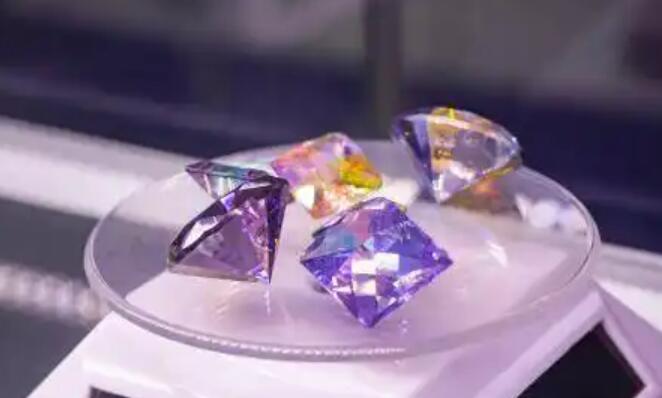 從手工小作坊到全球大產(chǎn)業(yè) 西江之畔人工寶石璀璨國(guó)際市場(chǎng)