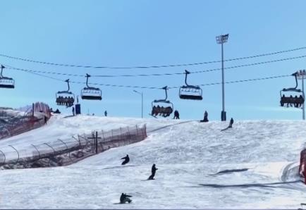 以雪為“媒”帶旺周邊產(chǎn)業(yè) 激活消費(fèi)新動(dòng)能