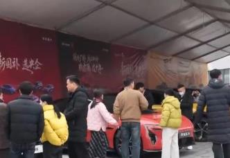 年味漸濃消費(fèi)熱 補(bǔ)貼+跨界+保供點(diǎn)燃節(jié)前消費(fèi)熱潮