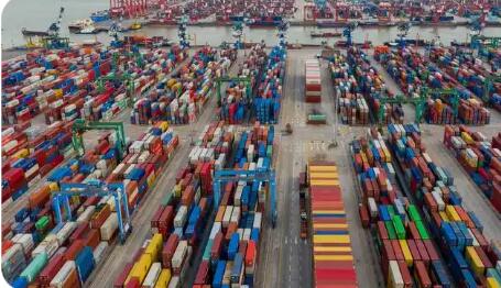 2025年消費(fèi)對(duì)經(jīng)濟(jì)增長(zhǎng)貢獻(xiàn)率達(dá)到52%——中國(guó)超大規(guī)模市場(chǎng)優(yōu)勢(shì)持續(xù)顯現(xiàn)