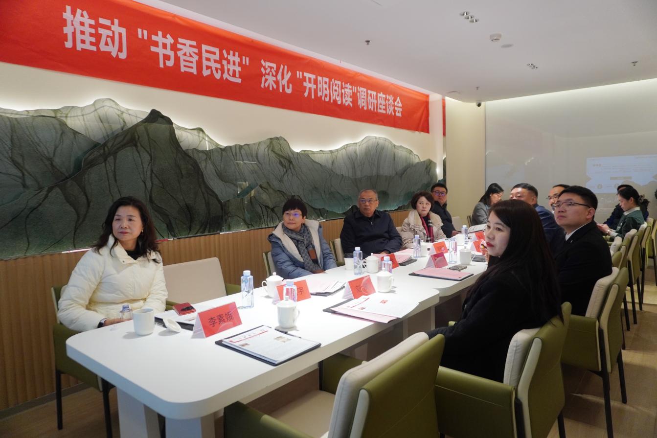 湖南省政協(xié)領(lǐng)導(dǎo)一行調(diào)研句象書店