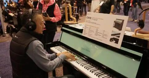“創(chuàng)新思維和工藝水準令人贊嘆”——在美國樂器展上感受“中國制造”魅力