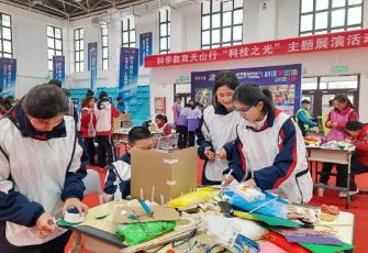 搭建青少年追尋夢想的大舞臺——“科學(xué)教育天山行”系列活動持續(xù)推進