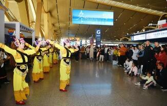 云南“阿詩瑪”邀游客到世界自然遺產(chǎn)地石林過大年