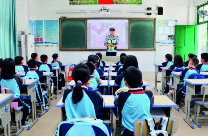 四川推出青少年“法治護航·成長賦能”行動　確保中小學?！耙恍Ｒ痪?></a></div><!-- img end -->	<div   id=