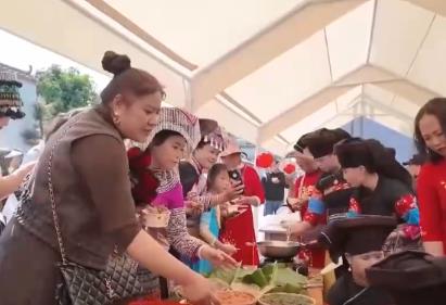 “潮”出消費新活力！“傳統(tǒng)+創(chuàng)意”掀起最炫民族風 游客沉浸式享受新春樂趣