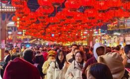 春節(jié)假期映照出一個(gè)活力滿滿、自信向前的中國(guó)