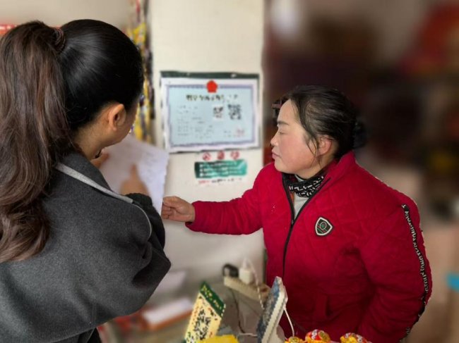 全心服務(wù)迎新春 法治護(hù)航暖山鄉(xiāng)