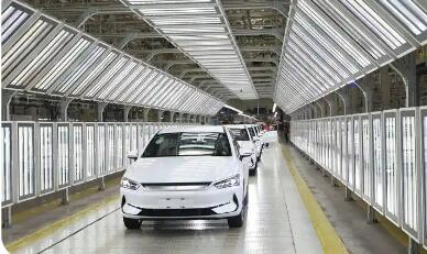 鋰價上行、芯片供應趨緊、購置稅調整  三重壓力倒逼汽車產業(yè)鏈加速重構