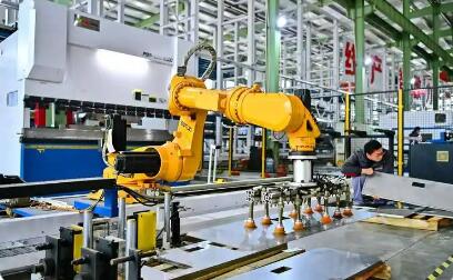 向穩(wěn)：現(xiàn)代化產(chǎn)業(yè)體系筑牢根基