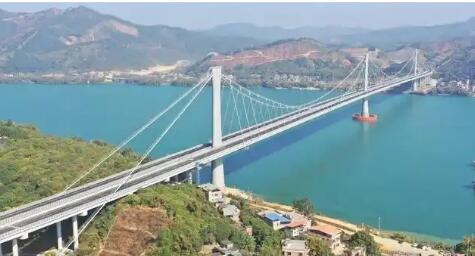 世界最大跨徑獨(dú)柱式三塔空間纜懸索橋通車