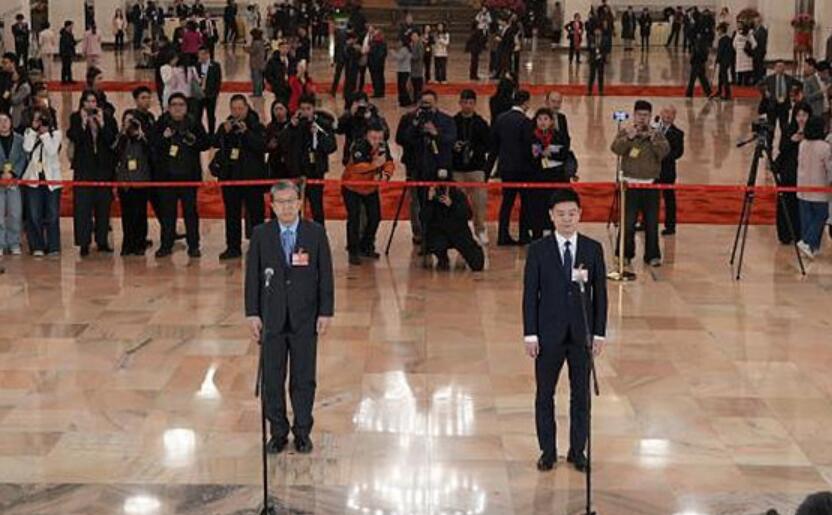 昂揚(yáng)奮發(fā) 共赴新程——十四屆全國人大四次會(huì)議首場(chǎng)“代表通道”掃描