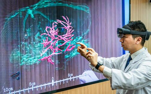 “接”入未來(lái)！腦機(jī)接口首入政府工作報(bào)告