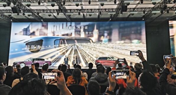 以技術(shù)破局 以產(chǎn)業(yè)賦能  鴻蒙智行彰顯中國(guó)智造新實(shí)力