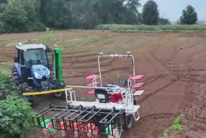 “智慧”春耕春管搶農(nóng)時 農(nóng)技人員田間“把脈”護航豐收