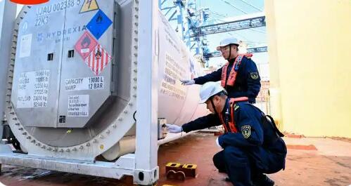 我國大型固態(tài)儲(chǔ)氫設(shè)備實(shí)現(xiàn)充氫狀態(tài)海上出口運(yùn)輸