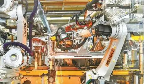 寧波海關(guān)支持戰(zhàn)略性新興產(chǎn)業(yè)集群發(fā)展 “新能源汽車產(chǎn)業(yè)之城”加速崛起