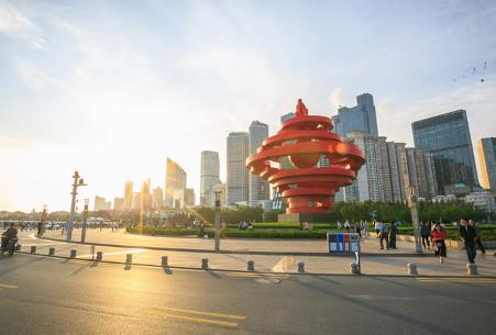 從“政策招商”到“場景招商”：青島的3000億城市雄心