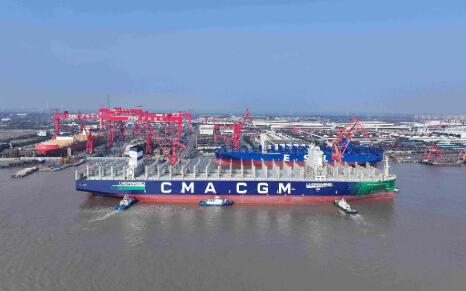 提前7個(gè)半月！中船滬東中華交付全球最大LNG雙燃料集裝箱船