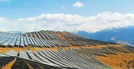 全國(guó)首例梯級(jí)水光蓄互補(bǔ)聯(lián)合發(fā)電項(xiàng)目全面投產(chǎn)