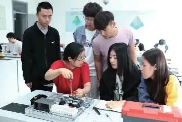 “三張表”破題 北京高校錨定產(chǎn)業(yè)需求優(yōu)化學(xué)科布局