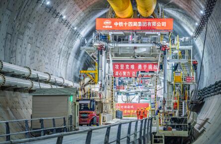 世界最大水下盾構(gòu)隧道雙層貫通