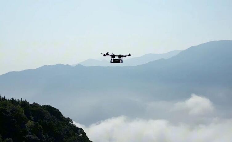 愛(ài)生集團(tuán)無(wú)人機(jī)“新農(nóng)具”打造“空中走廊”