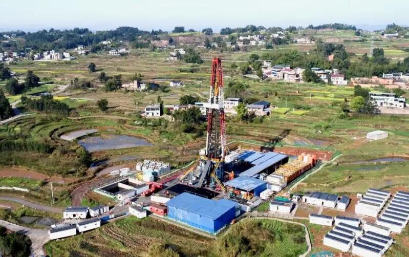 中國(guó)石油建成我國(guó)首口超長(zhǎng)水平段深層頁(yè)巖氣水平井