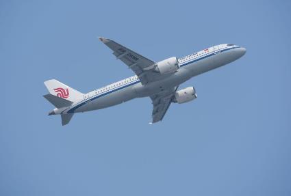國航C919正式投入北京—廈門、北京—哈爾濱兩條航線運(yùn)營