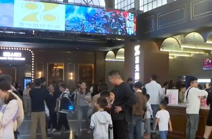 國產(chǎn)片與進口片互補 大銀幕依舊“熱鬧”“續(xù)航力”滿格