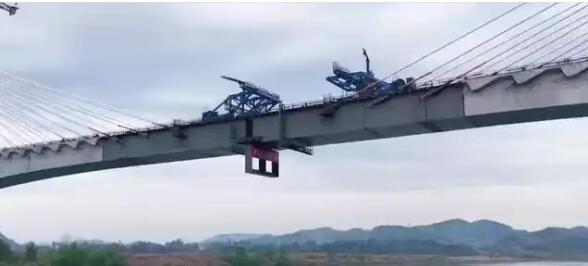 “世界之最”成達(dá)萬高鐵嘉陵江特大橋順利合龍