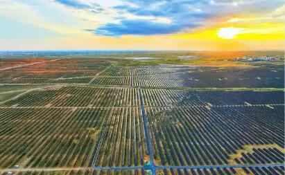 寧夏600萬(wàn)千瓦采煤沉陷區(qū)光伏基地建成投運(yùn)