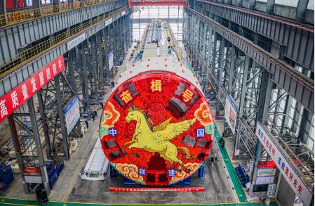 國產(chǎn)超大直徑盾構(gòu)機(jī)“奮楫號”順利下線