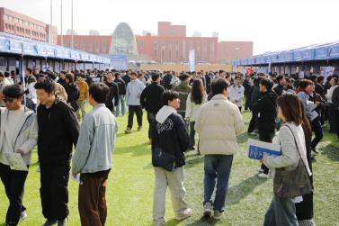 福建廈門(mén)積極構(gòu)建“產(chǎn)業(yè)+專業(yè)+就業(yè)”校企對(duì)接平臺(tái)