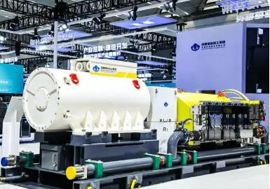 首臺(tái)（套）裝備定義再升級 四個(gè)屬性重構(gòu)價(jià)值坐標(biāo)