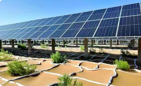 內(nèi)蒙古阿拉善高新區(qū)“治沙+光伏”實現(xiàn)生態(tài)能源雙贏