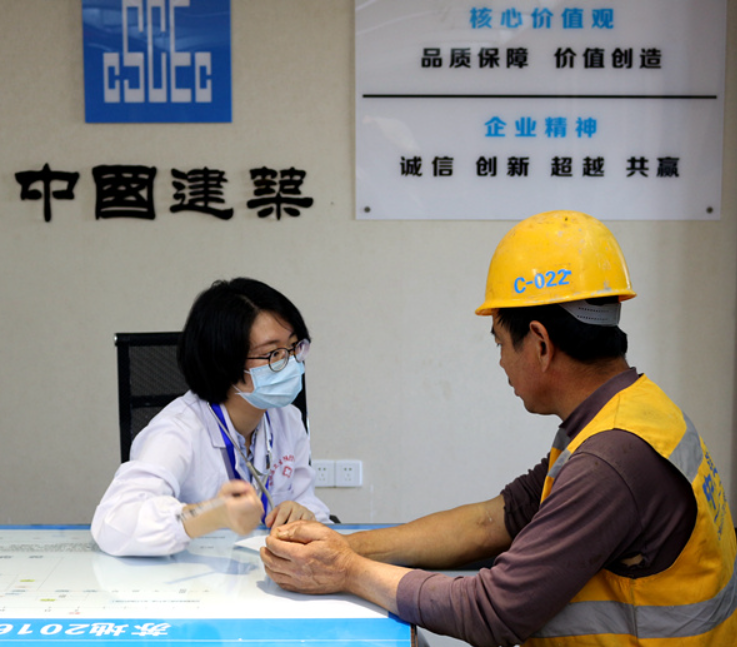 國道241項目冬施期間為農(nóng)民工“送溫暖”