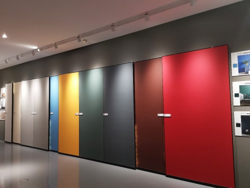 推動建材行業(yè)綠色低碳轉(zhuǎn)型，科思創(chuàng)助力中晶建材開發(fā)其首款環(huán)保型一體化裝飾板