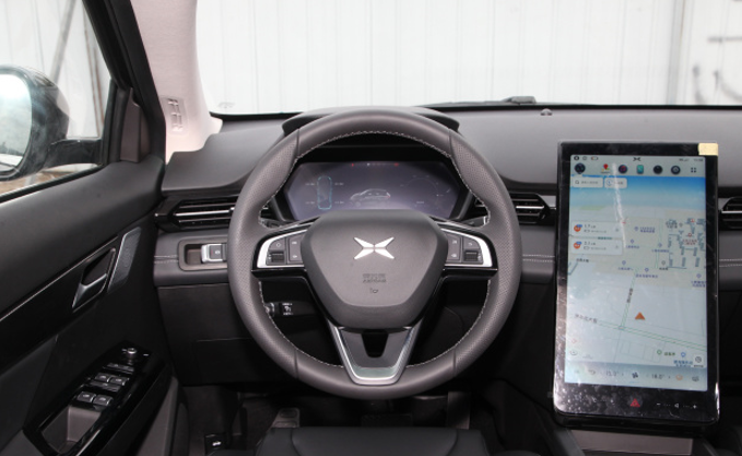 汽車(chē)的方向盤(pán)描述已自動(dòng)生成