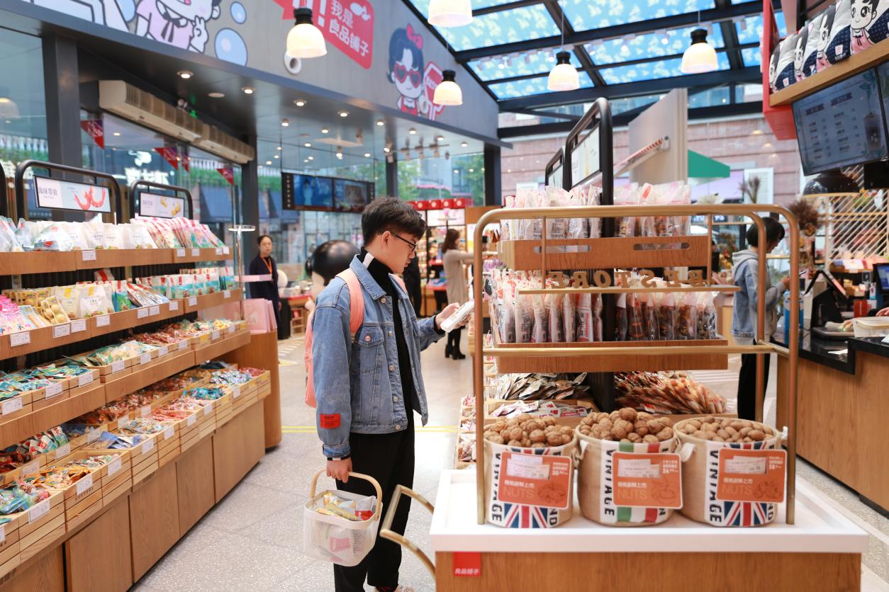 全能選手打造全域零售，良品鋪?zhàn)泳€上線上均衡發(fā)展建立護(hù)城河