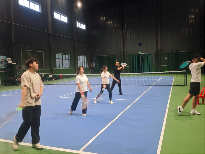 掀起“下班運(yùn)動(dòng)潮” 臺(tái)球網(wǎng)球乒乓球輪番登場(chǎng)