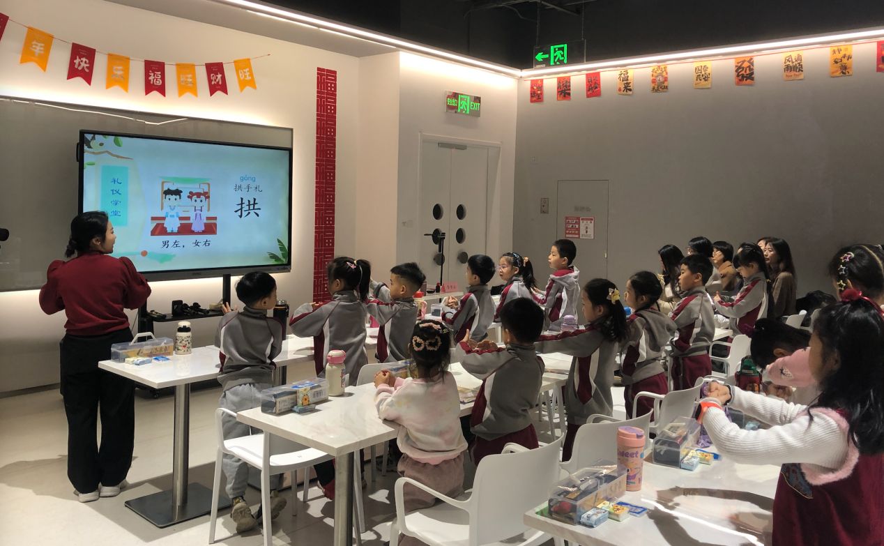 以閱讀照亮成長之路，句象書店攜手北京中學(xué)共建多維書香育人體系