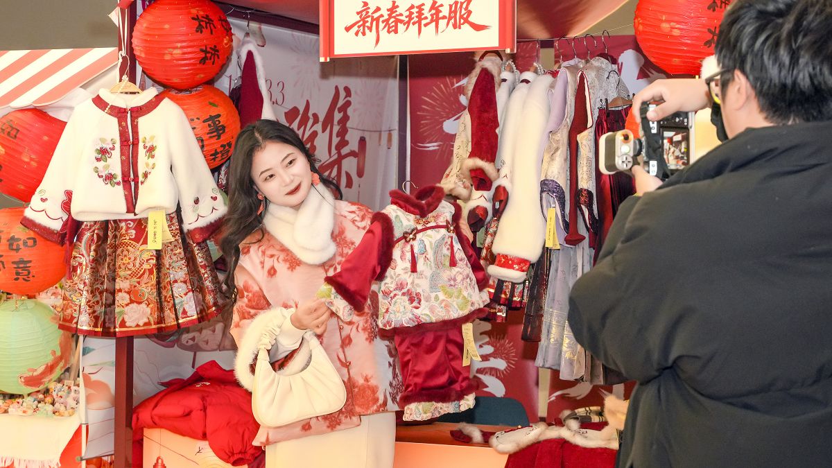 銀泰百貨全國(guó)商場(chǎng)迎新春 多元活動(dòng)豐富市民節(jié)日消費(fèi)體驗(yàn)